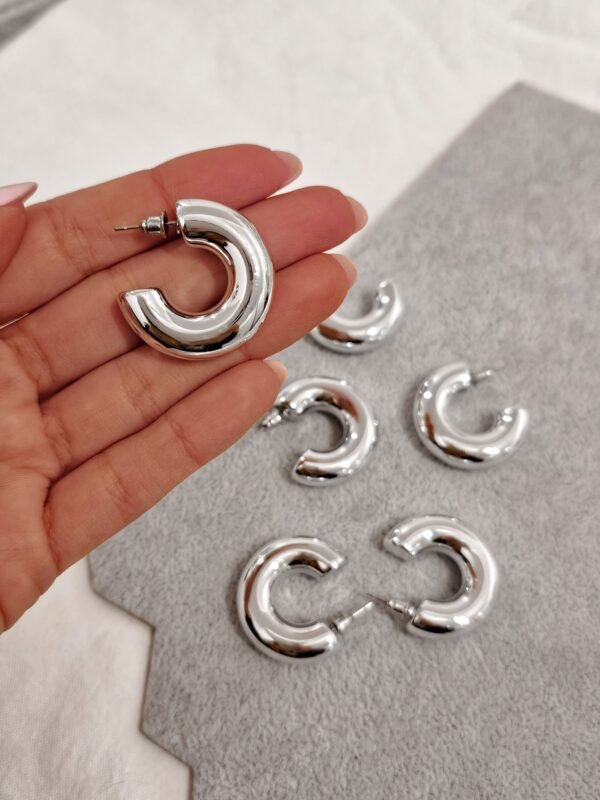 Semi argollas infladas chunky acero blanco
