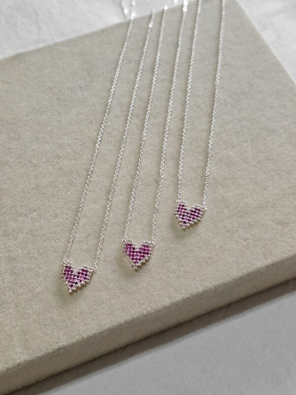 Collar cuadraditos cora fucsia