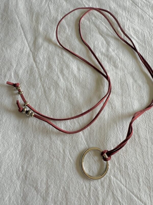 Chocker círculo plateado bordo