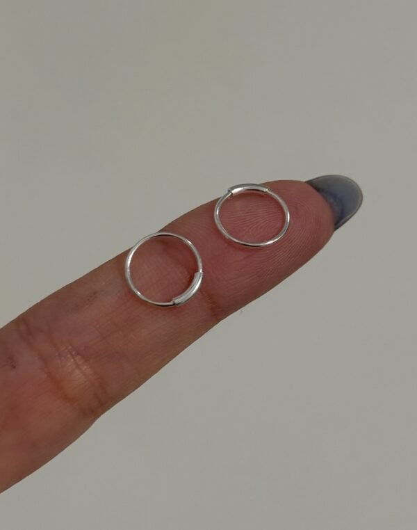 Piercing liso traba