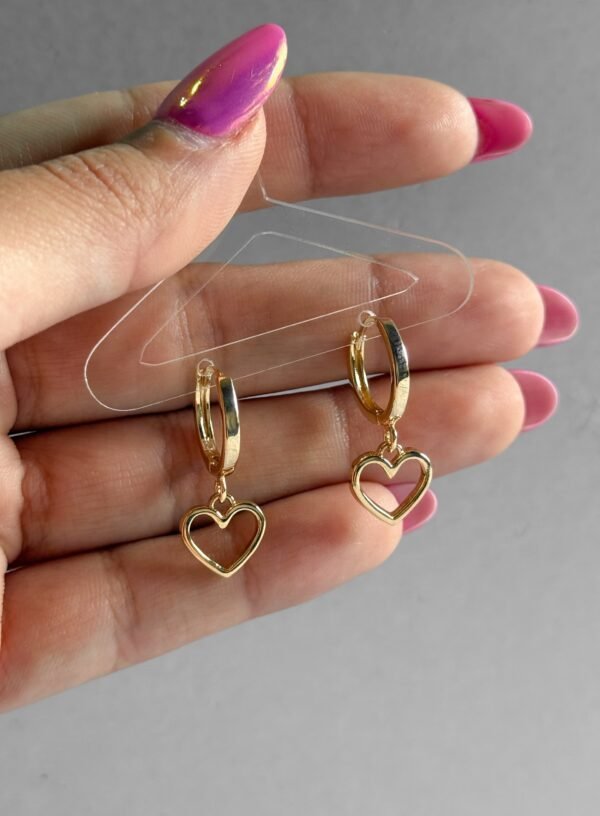 Argollitas corazón calado enchapado en oro