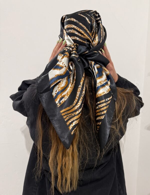 Pañuelo con print negro