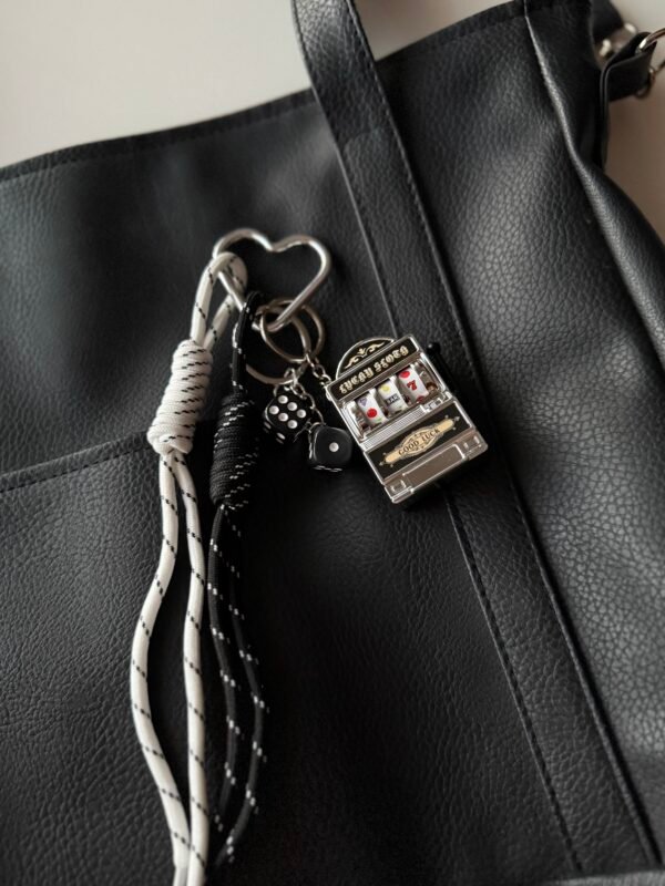 Charm blanco y negro casino