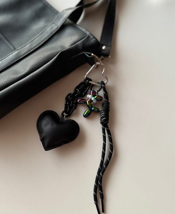 Charm negro corazon chain