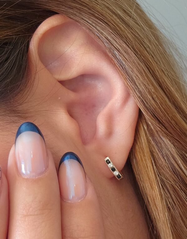 Argollitas oval mini negro plata