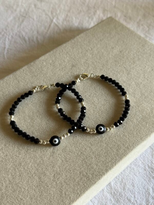 Pulsera cristalitos eye black