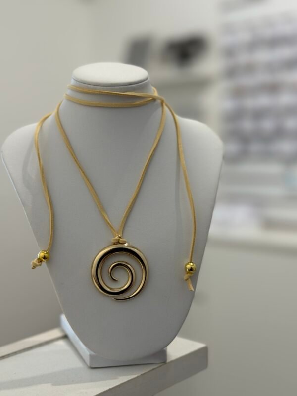 Chocker natural giro dorado