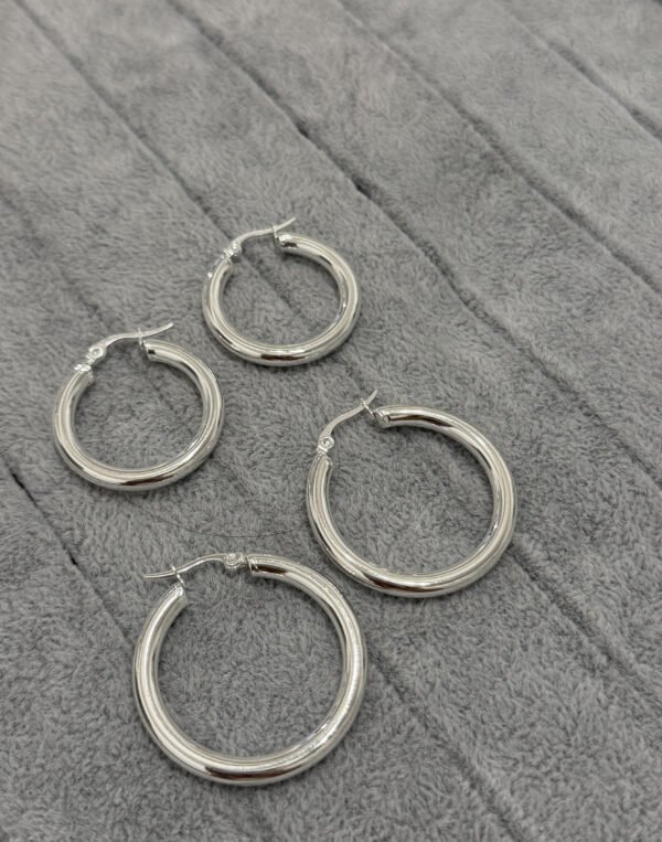 Argollas basic huecas (2 tamaños)