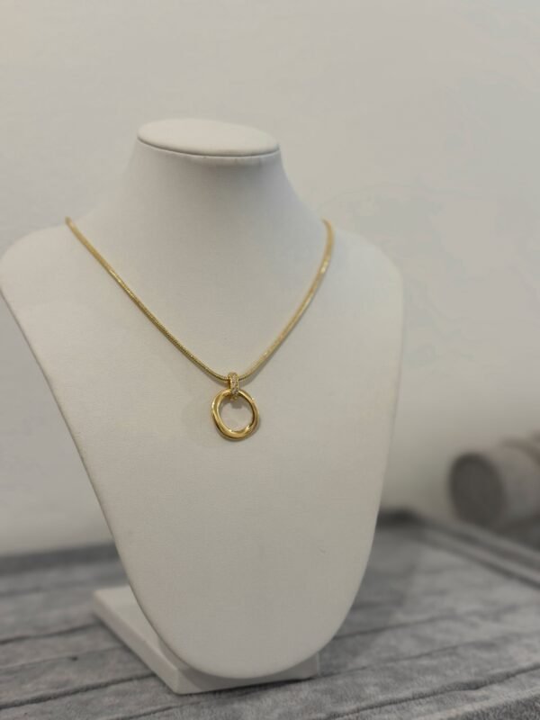 Collar circle calado