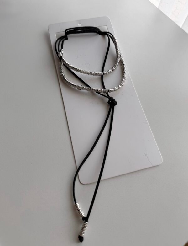 Chocker negro hindi plateado