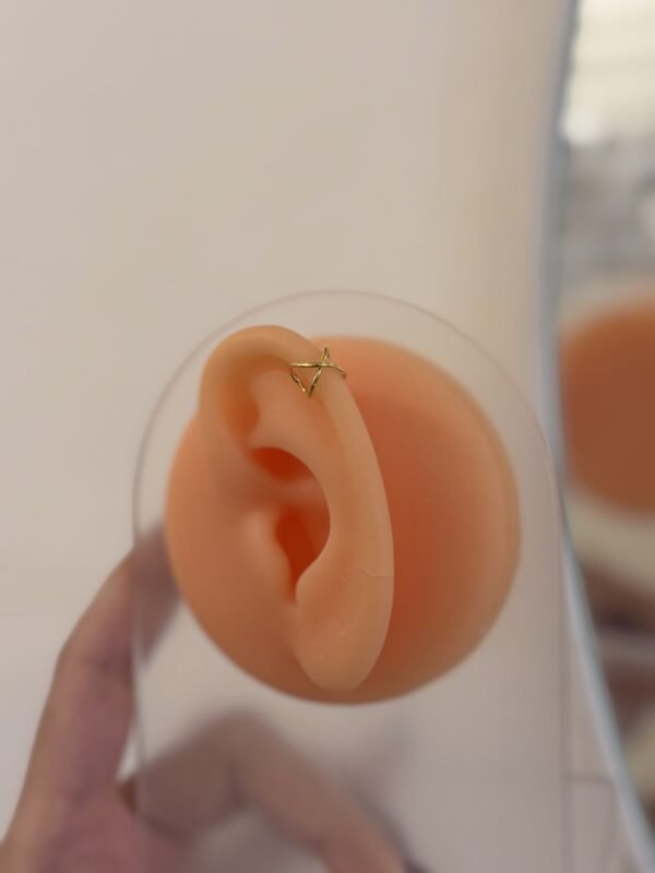 Cuff cruzado enchapado en oro