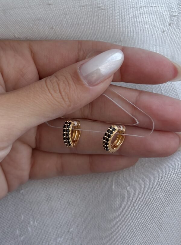 Argollas doble brillo black acero dorado