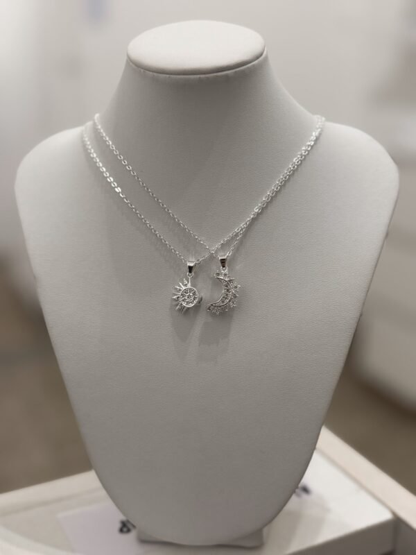Collares sol y luna para compartir