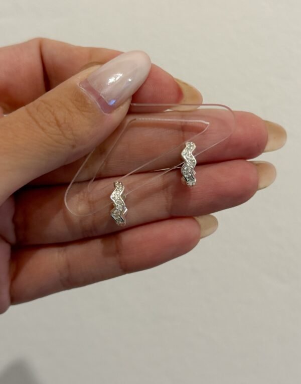 Argollitas zig zag shine acero blanco