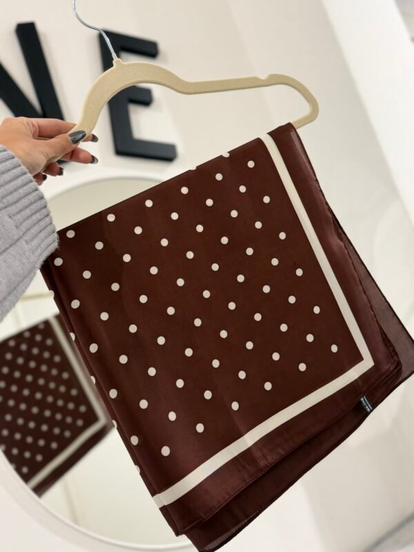 Pañuelo lunares choco