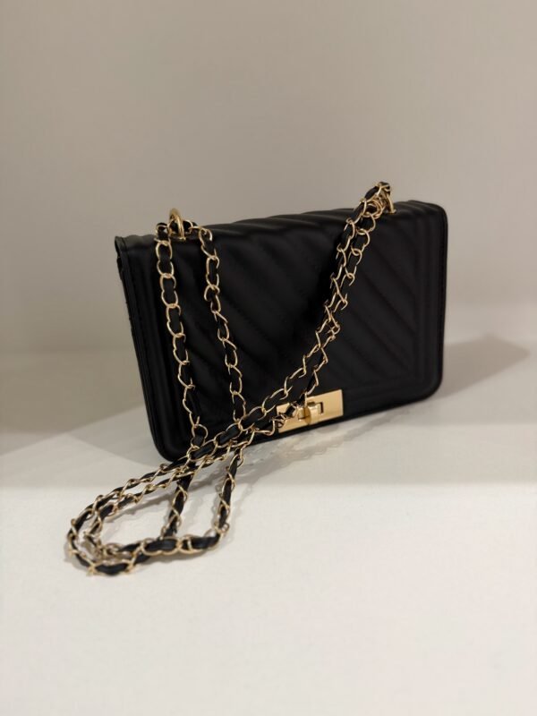 Cartera olivia cadena dorada
